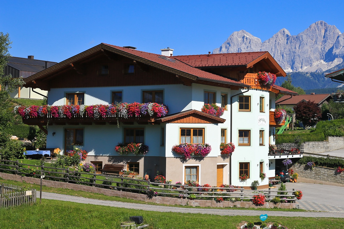 Haus Alpenglühn mit Dachstein
